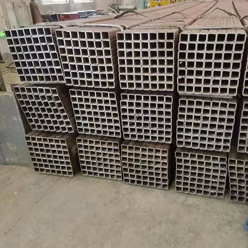 太い黒い長方形のチューブ